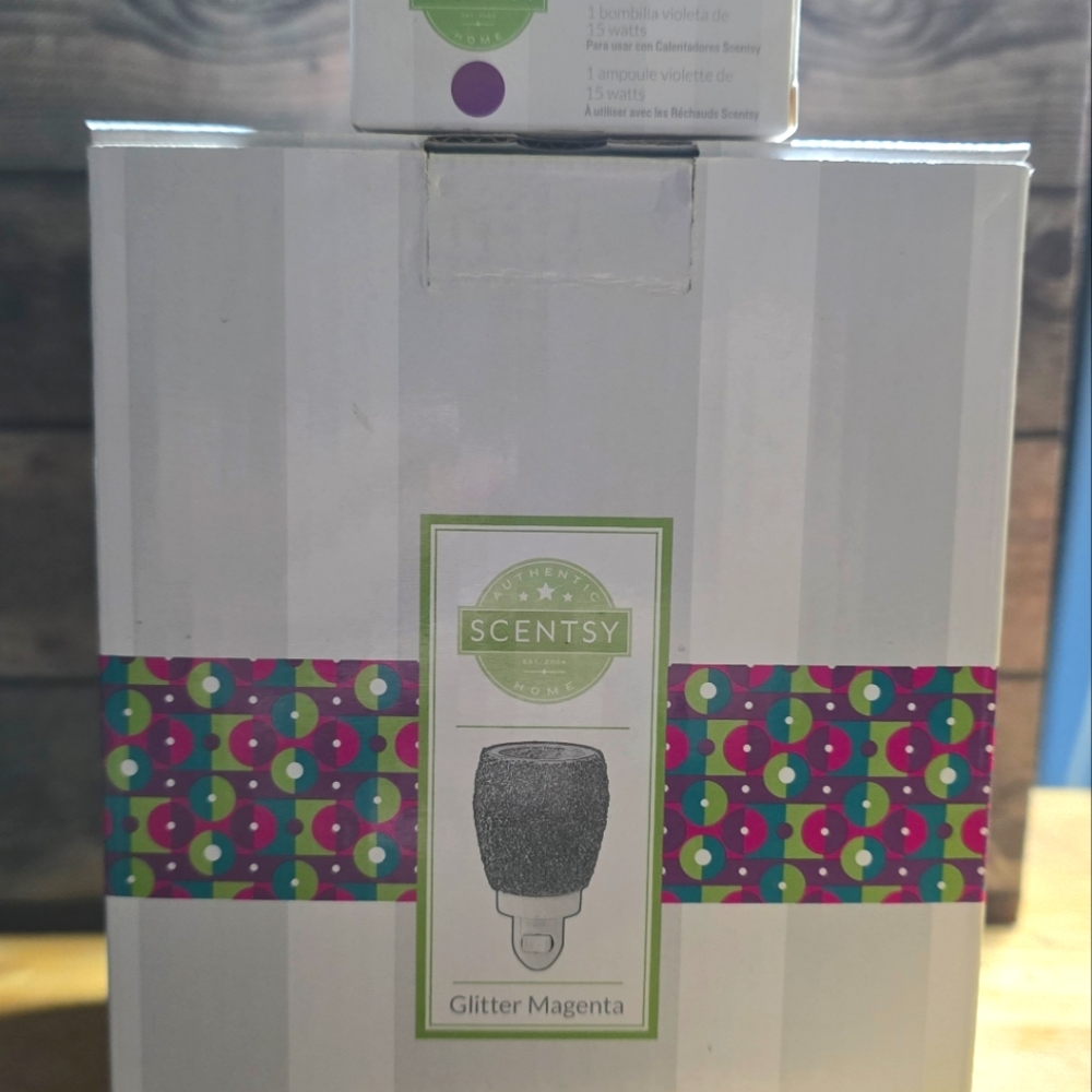 Scentsy wall plug in warmer